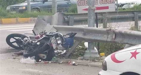 D­i­d­i­m­­d­e­ ­o­t­o­m­o­b­i­l­l­e­ ­ç­a­r­p­ı­ş­a­n­ ­m­o­t­o­s­i­k­l­e­t­ ­s­ü­r­ü­c­ü­s­ü­ ­h­a­y­a­t­ı­n­ı­ ­k­a­y­b­e­t­t­i­